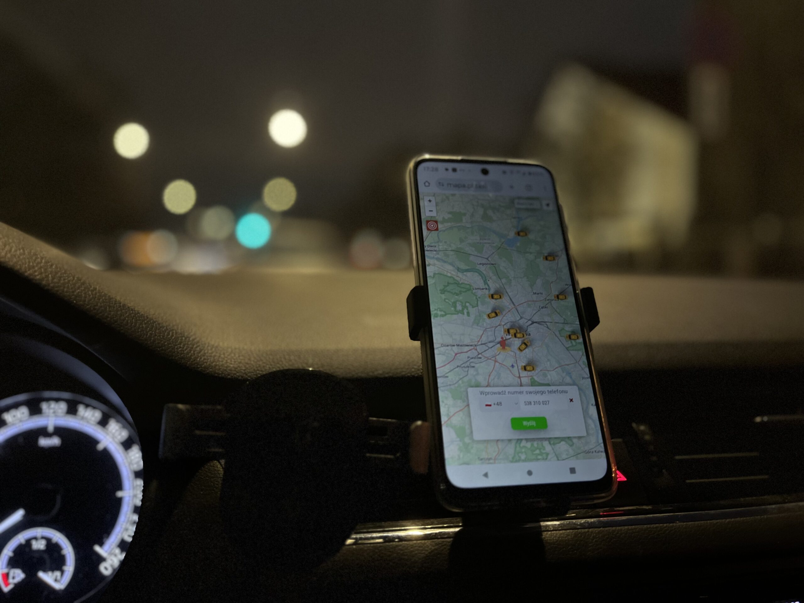 Bezpieczeństwo i profesjonalizm. Dlaczego warto wybierać licencjonowane polskie taksówki. 1 taksówka pl.taxi
